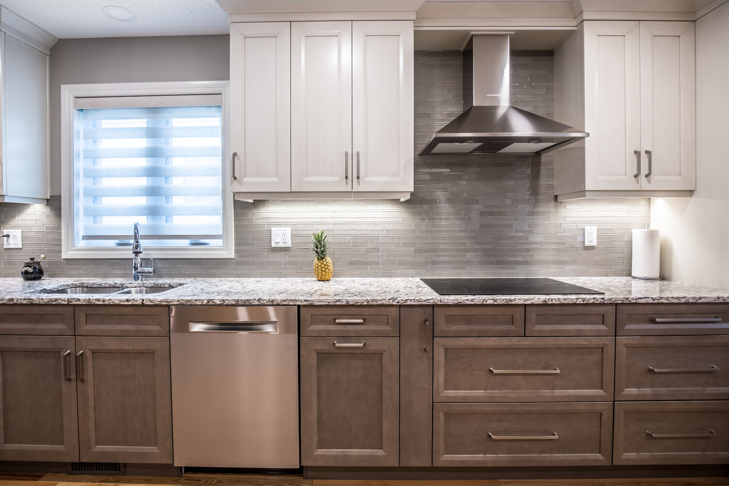 kitchen with banded shade and granite counter top & sink, stove with range